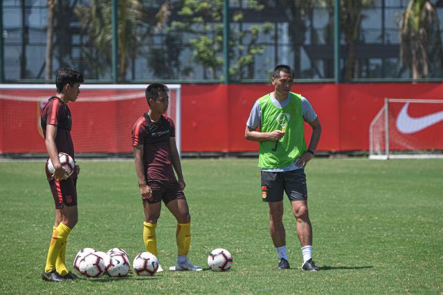 真人游戏第一品牌-邵佳一:中超降薪势在必行 武磊替补非能力问题